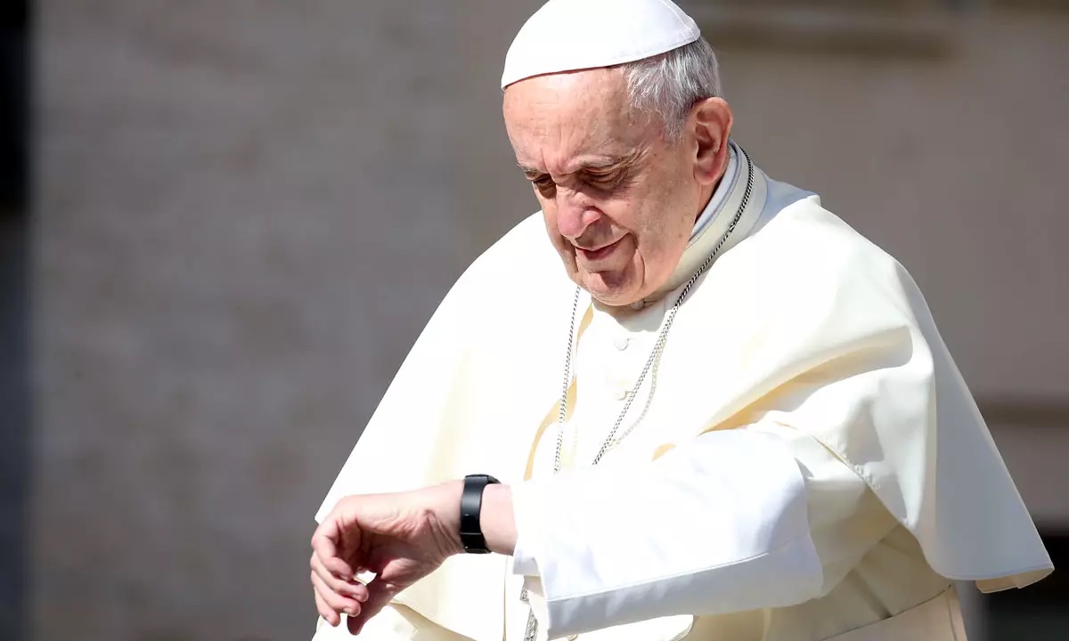 教宗方濟各在多次公開場合被拍攝到戴著這只Swatch。